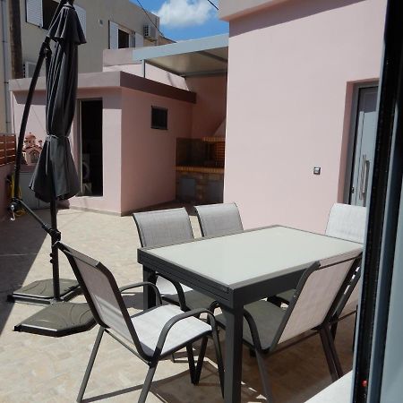 Royal Legend Suite Souda Bagian luar foto